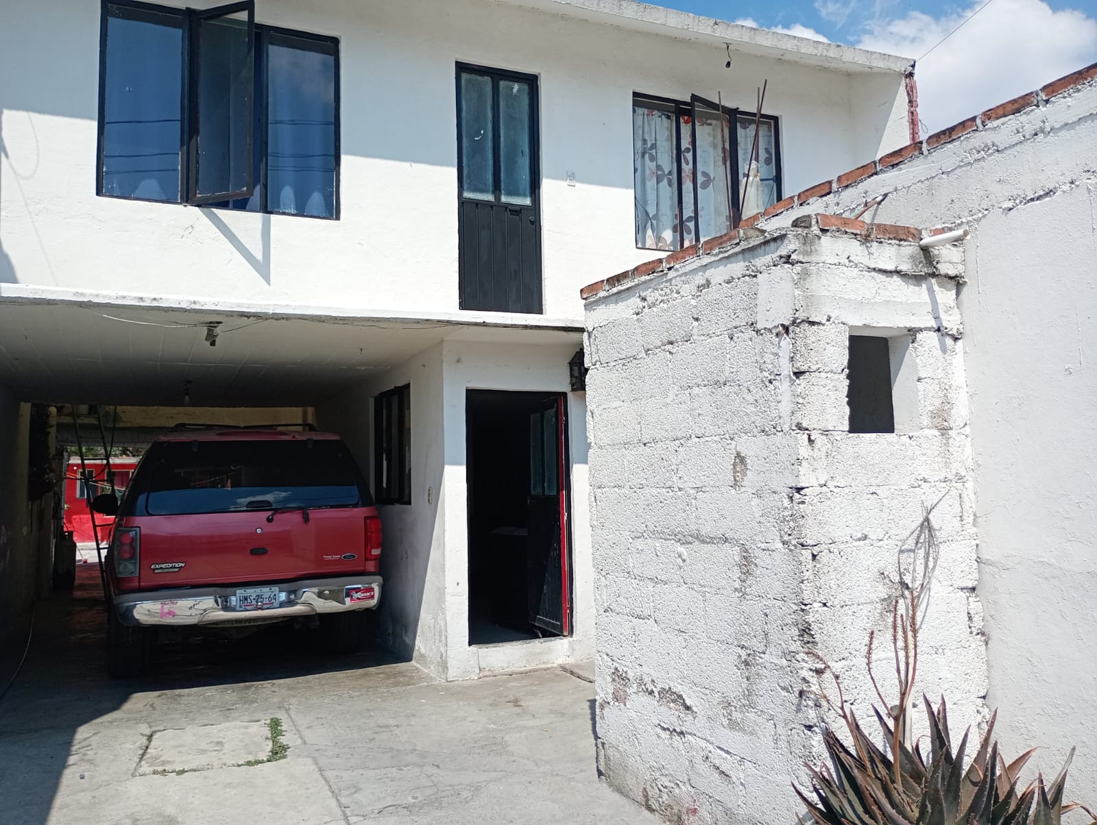 CASA SOLA CON DEPARTAMENTO PEQUEÑO (TIZAYUCA CENTRO)